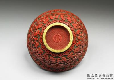 图片[3]-Bowl with decor of characters and lotus-scrolls/ Carved red lacquerware-China Archive